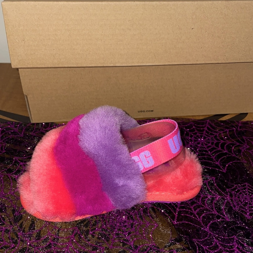 Fluffy yea UGG slide 💗💜